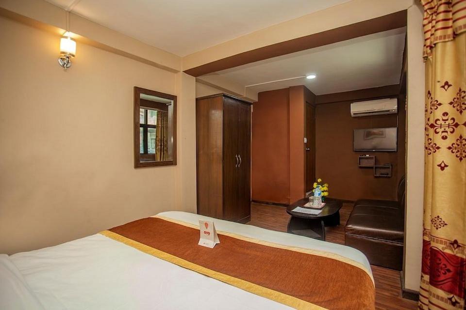 Divine Guest House Катманду Екстер'єр фото